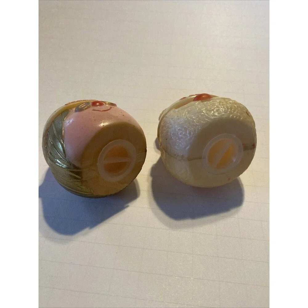 Vintage Plastic Christmas Mrs Claus & Santa Head Face Salt Pepper Shaker Set